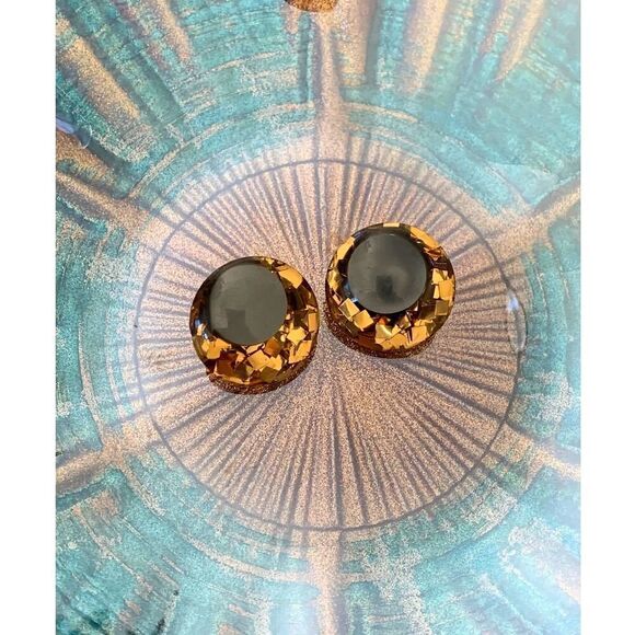 Big Button Shell Glitter Clip Earrings Lucite Retro Rockabilly Jewelry, Unmarked - Picture 1 of 4